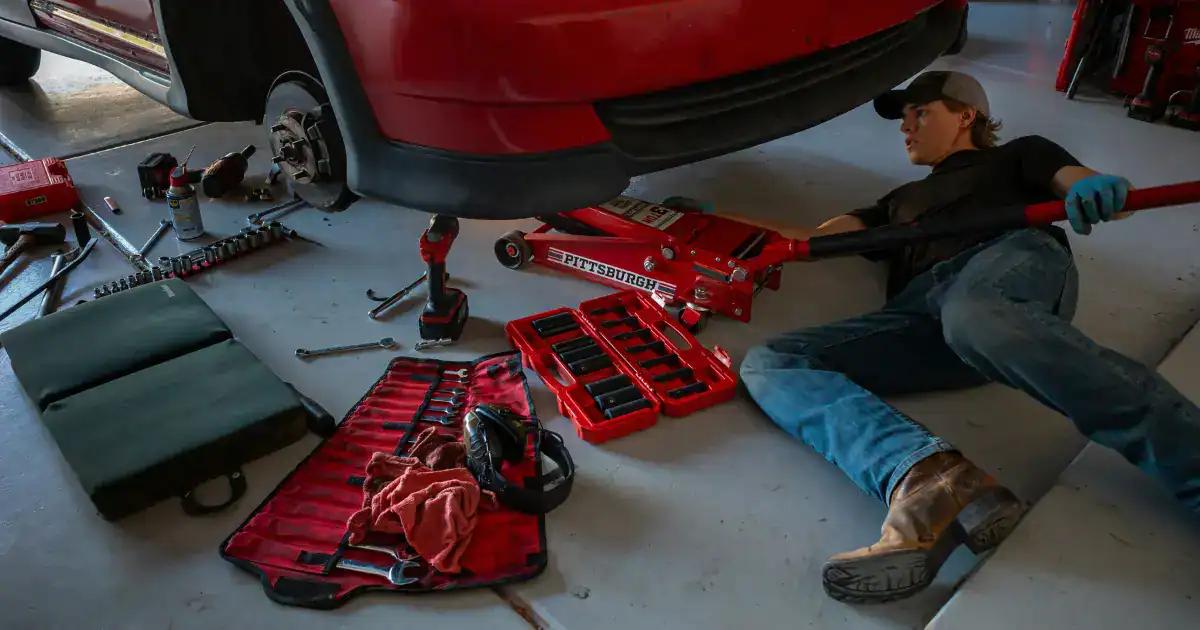 ръчни инструменти - основата на всеки автосервиз